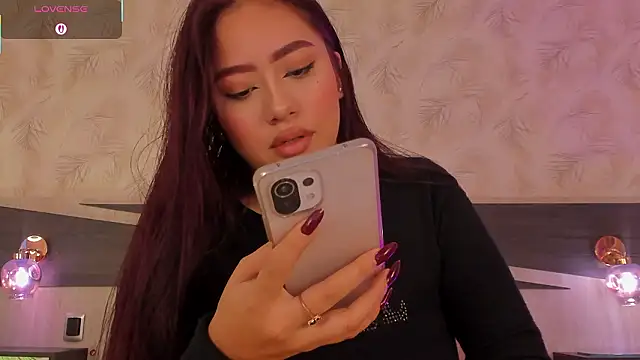 nicolle pierce online show from 11, 3, 2026