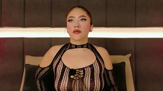 nicolle pierce online show from 8, 10, 2025