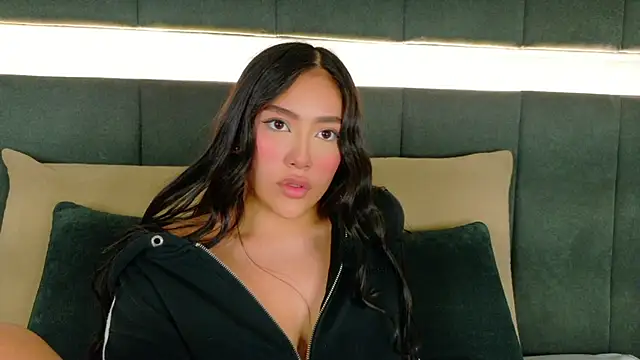 nicolle pierce online show from 10, 11, 2025