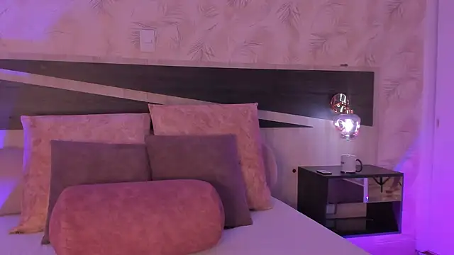 nicolle pierce online show from 25, 2, 2026