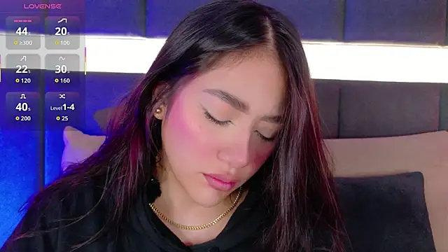 nicolle pierce online show from 25, 11, 2025