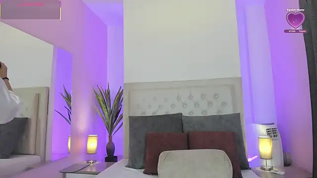 nicolle pierce online show from 5, 4, 2026