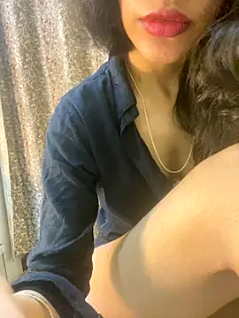 Divyaa69 online show from 4, 10, 2025