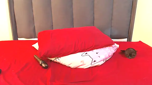 kittykhloe22 online show from 4, 2, 2026