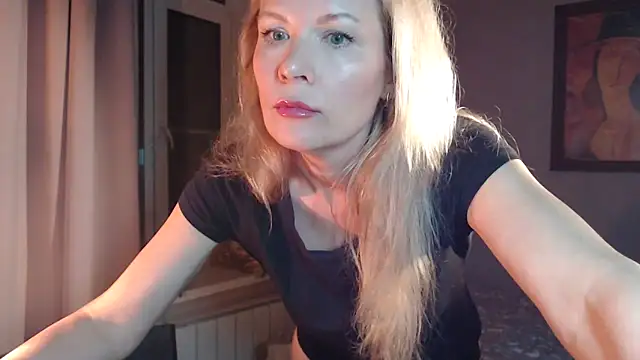 Juli julyyy online show from 19, 1, 2025