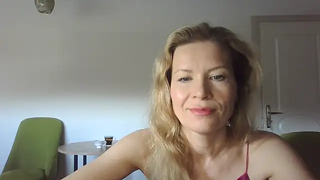 Juli julyyy online show from 20, 12, 2024