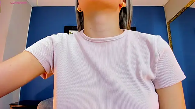 Snapshot of miacarperr1 chatting on 22, 2, 2025 miacarperr1 online show from 22, 2, 2025