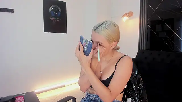 Snapshot of miacarperr1 chatting on 12, 2, 2026 miacarperr1 online show from 12, 2, 2026