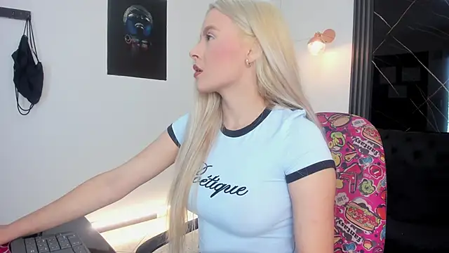 Snapshot of miacarperr1 chatting on 2, 2, 2026 miacarperr1 online show from 2, 2, 2026