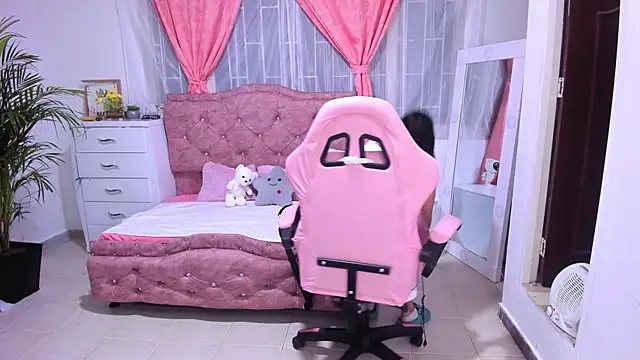 briandah  online show from 10, 9, 2025