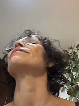 Snapshot of MireyaTorresGu chatting on 29, 11, 2025 MireyaTorresGu online show from 29, 11, 2025