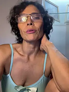 Snapshot of MireyaTorresGu chatting on 11, 11, 2025 MireyaTorresGu online show from 11, 11, 2025