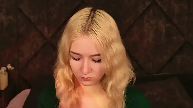 NaomiLoys online show from 11, 11, 2025