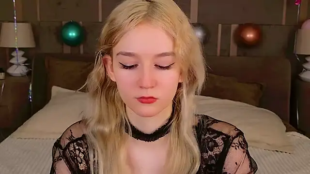 NaomiLoys online show from 15, 2, 2025