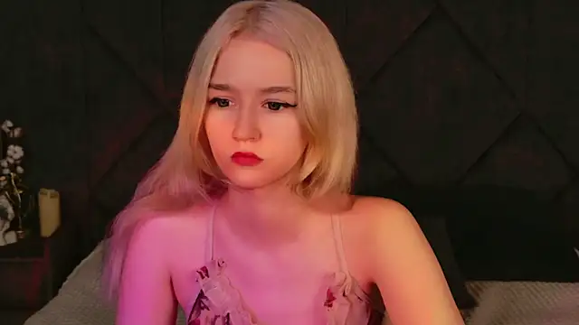 NaomiLoys online show from 14, 9, 2025