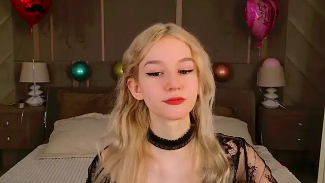 NaomiLoys online show from 15, 2, 2025