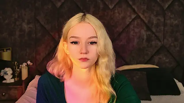 NaomiLoys online show from 8, 11, 2025