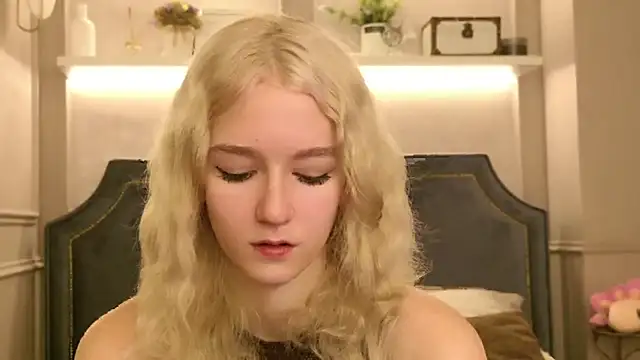 NaomiLoys online show from 22, 9, 2025