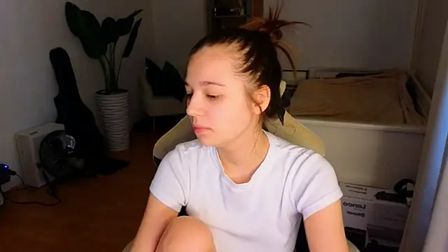 Snapshot of Leela_sun chatting on 28, 4, 2026 Leela sun online show from 28, 4, 2026