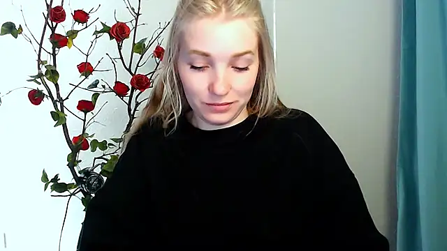 Snapshot of Queen_ofLove chatting on 28, 4, 2026 Queen ofLove online show from 28, 4, 2026