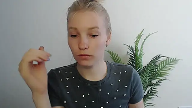 Snapshot of Queen_ofLove chatting on 30, 4, 2026 Queen ofLove online show from 30, 4, 2026