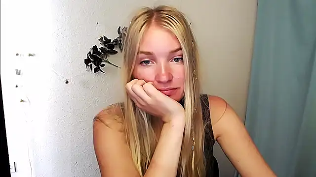 Snapshot of Queen_ofLove chatting on 7, 6, 2026 Queen ofLove online show from 7, 6, 2026