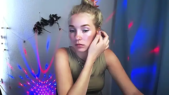 Snapshot of Queen_ofLove chatting on 22, 5, 2026 Queen ofLove online show from 22, 5, 2026
