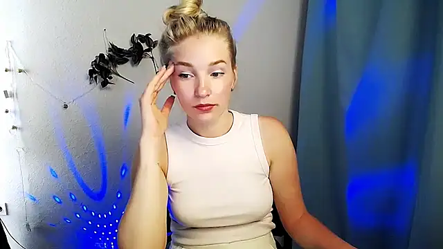 Snapshot of Queen_ofLove chatting on 24, 5, 2026 Queen ofLove online show from 24, 5, 2026