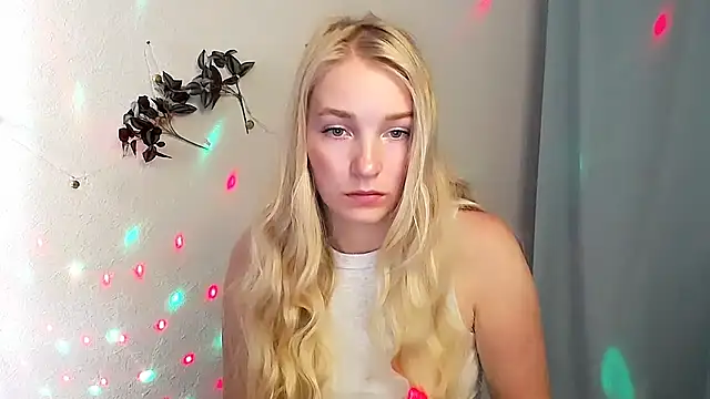 Snapshot of Queen_ofLove chatting on 27, 5, 2026 Queen ofLove online show from 27, 5, 2026