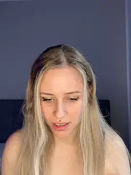 lunawolf21 online show from 27, 2, 2025