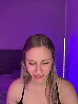 lunawolf21 online show from 4, 3, 2025