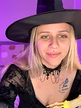 lunawolf21 online show from 28, 10, 2025