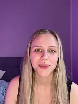 lunawolf21 online show from 10, 3, 2025