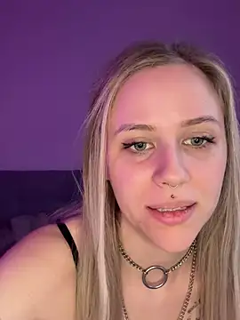 lunawolf21 online show from 23, 2, 2025