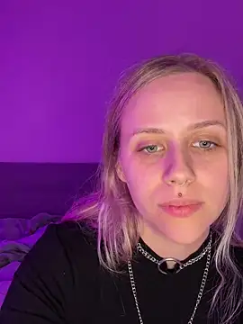 lunawolf21 online show from 15, 2, 2025