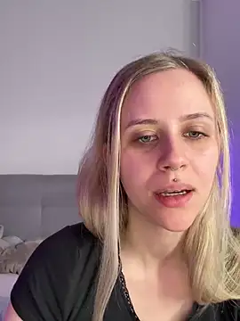 lunawolf21 online show from 3, 3, 2025