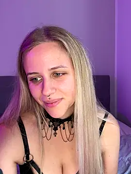 lunawolf21 online show from 15, 10, 2025