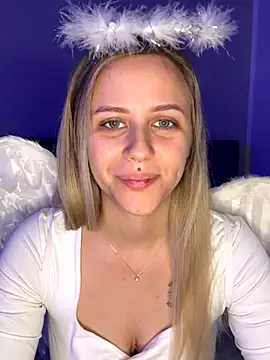 lunawolf21 online show from 5, 12, 2025