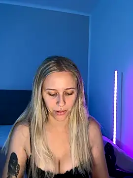 lunawolf21 online show from 25, 9, 2025