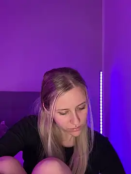 lunawolf21 online show from 3, 3, 2025