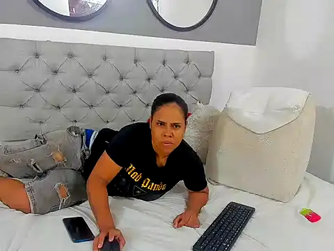 Lunaynick online show from 14, 9, 2025