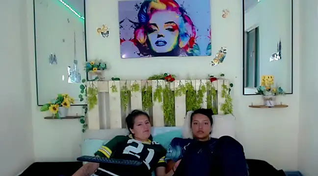 Sharon et Khloe12 online show from 12, 12, 2024