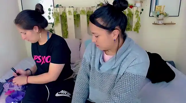 Sharon et Khloe12 online show from 4, 12, 2024