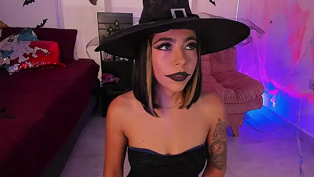 AndreaVelasco online show from 27, 10, 2025