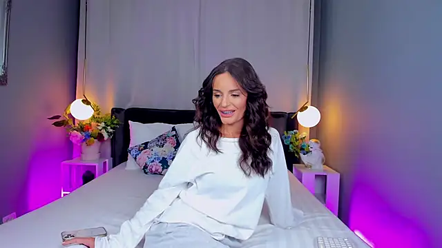 Snapshot of CarlaWhite chatting on 2, 10, 2025 CarlaWhite online show from 2, 10, 2025