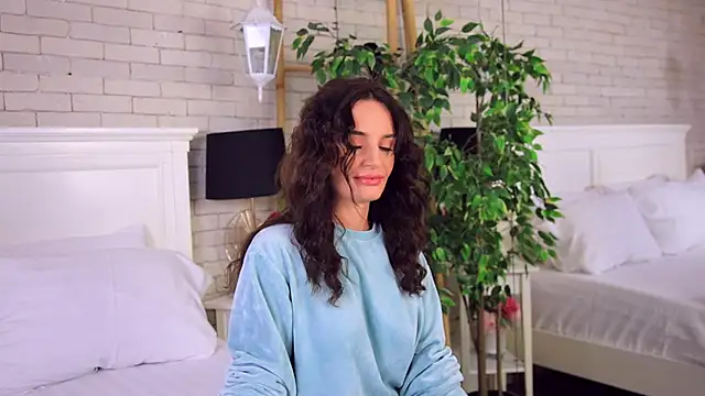 Snapshot of CarlaWhite chatting on 5, 10, 2025 CarlaWhite online show from 5, 10, 2025