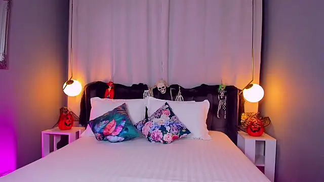 Snapshot of CarlaWhite chatting on 31, 10, 2025 CarlaWhite online show from 31, 10, 2025