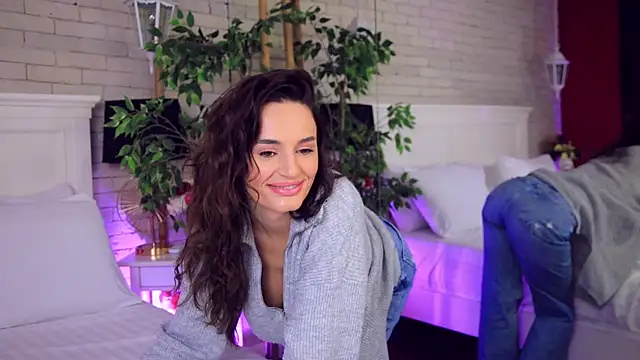 Snapshot of CarlaWhite chatting on 8, 11, 2025 CarlaWhite online show from 8, 11, 2025