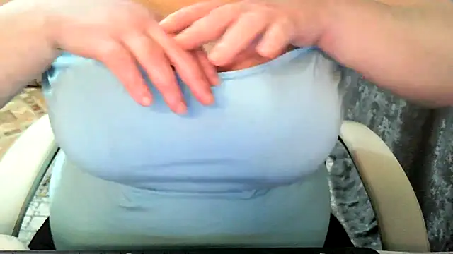 EmiliaLooo online show from 5, 4, 2026