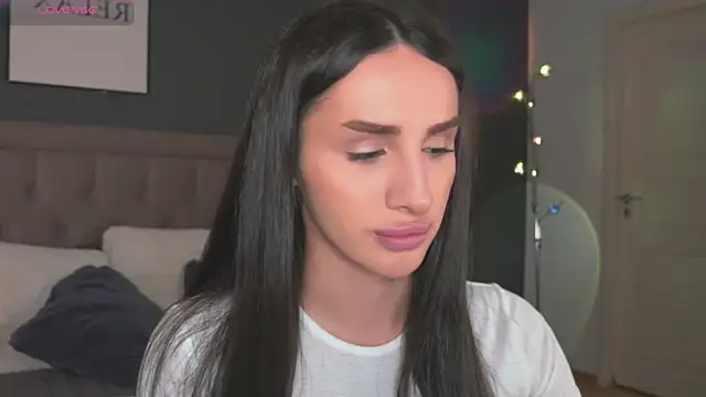 Kim Oberlin  online show from 1, 12, 2025